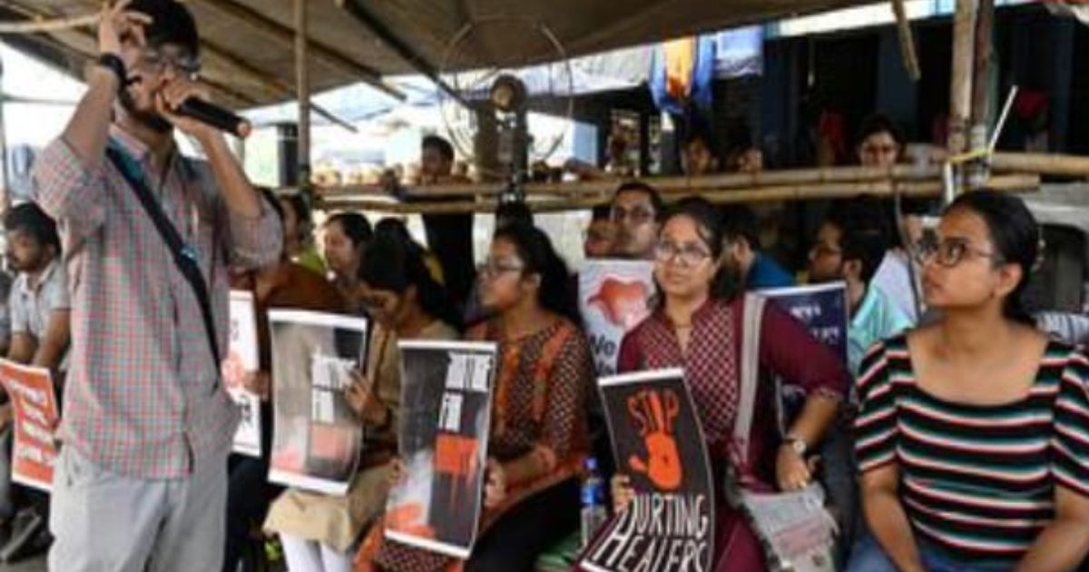 RG Kar Incident: ৪৩ প্রতিবাদী ডাক্তারকে বদলির নির্দেশ, ‘আগুনে ঘি ঢালছেন মমতা’, তোপ বিরোধীদের