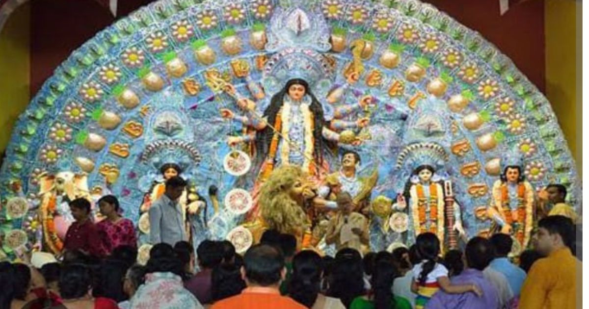 Durga Puja 2025: ফিরবে সৌভাগ্য! পুজোর চারদিন কোন রঙের পোশাক পরলে সন্তুষ্ট হন দেবী?