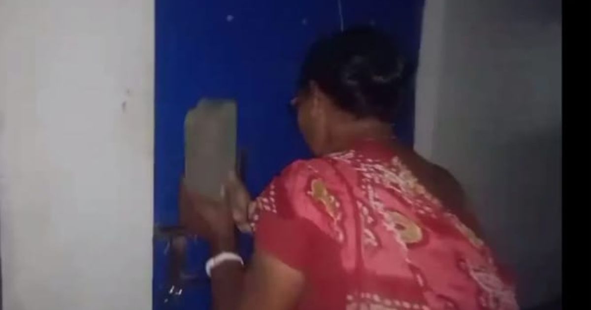 Jalpaiguri: পার্টি অফিসে মদের আসর! তৃণমূলের কার্যালয়ে ভাঙচুর চালালেন মহিলারা