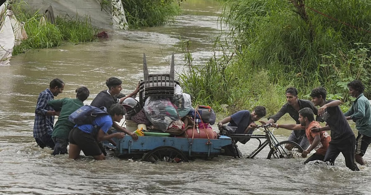 Heavy rain north india waterlogging flood warning