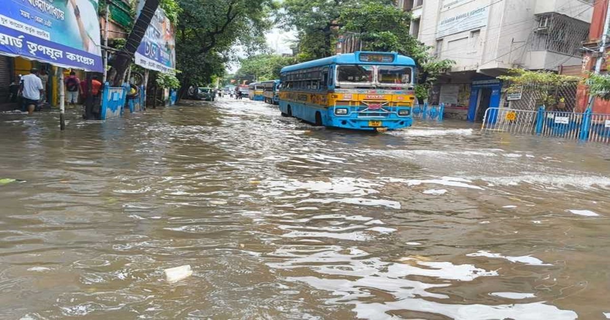 heavy rainfall in kolkata many areas are water logged weather update for next days