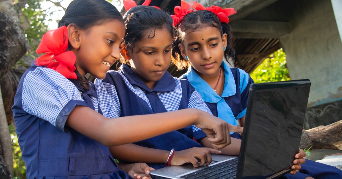 AI Curriculum: ২০২৬-২৭ শিক্ষাবর্ষ থেকেই তৃতীয় শ্রেণির স্কুল পাঠ্যক্রমে অন্তর্ভুক্ত কৃত্রিম বুদ্ধিমত্তা, সিদ্ধান্ত কেন্দ্রের