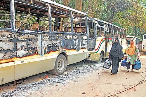 massive-clash-between-students-of-two-universities-over-spitting-bangladesh-is-heated