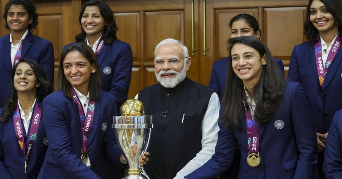 pm modi meet indian cricketers who won the icc women's world cup urges them to inspire girls under fitIndia movement