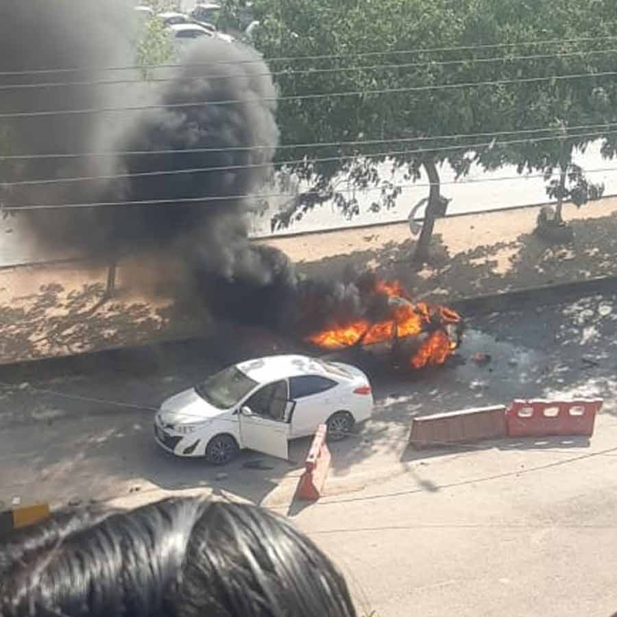 attack on pak army convoy in khyber pakhtunkhwa16 injured explosion outside court in islamabad 12 dead taliban attack