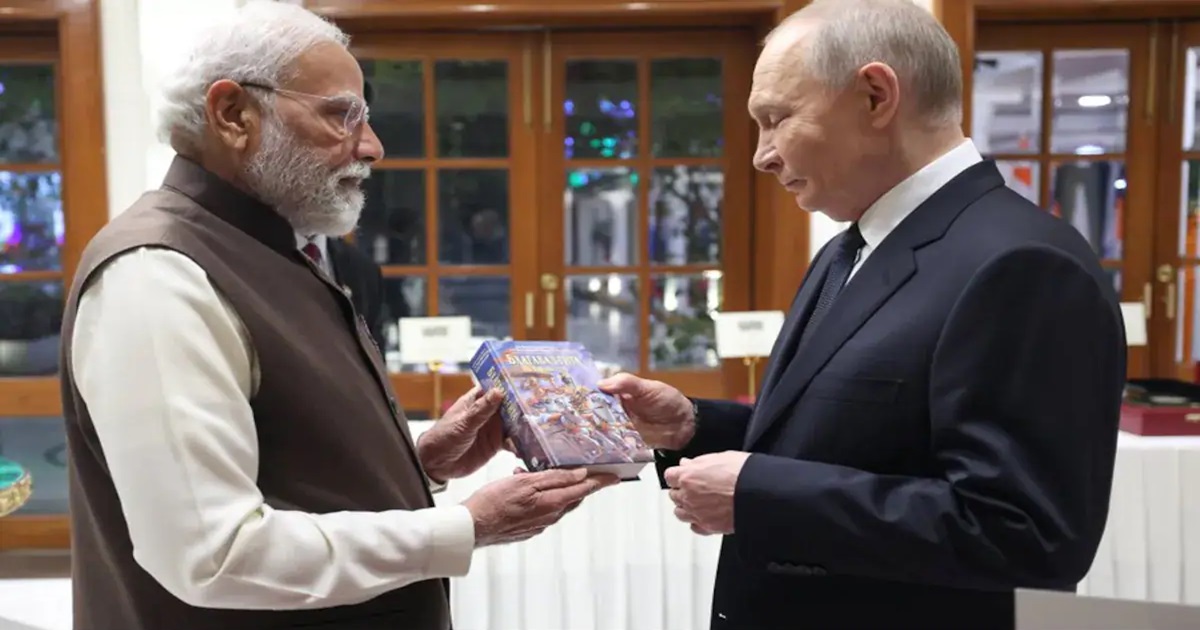 vladimir putin india visit pm modi gifts bhagvad gita to russian president