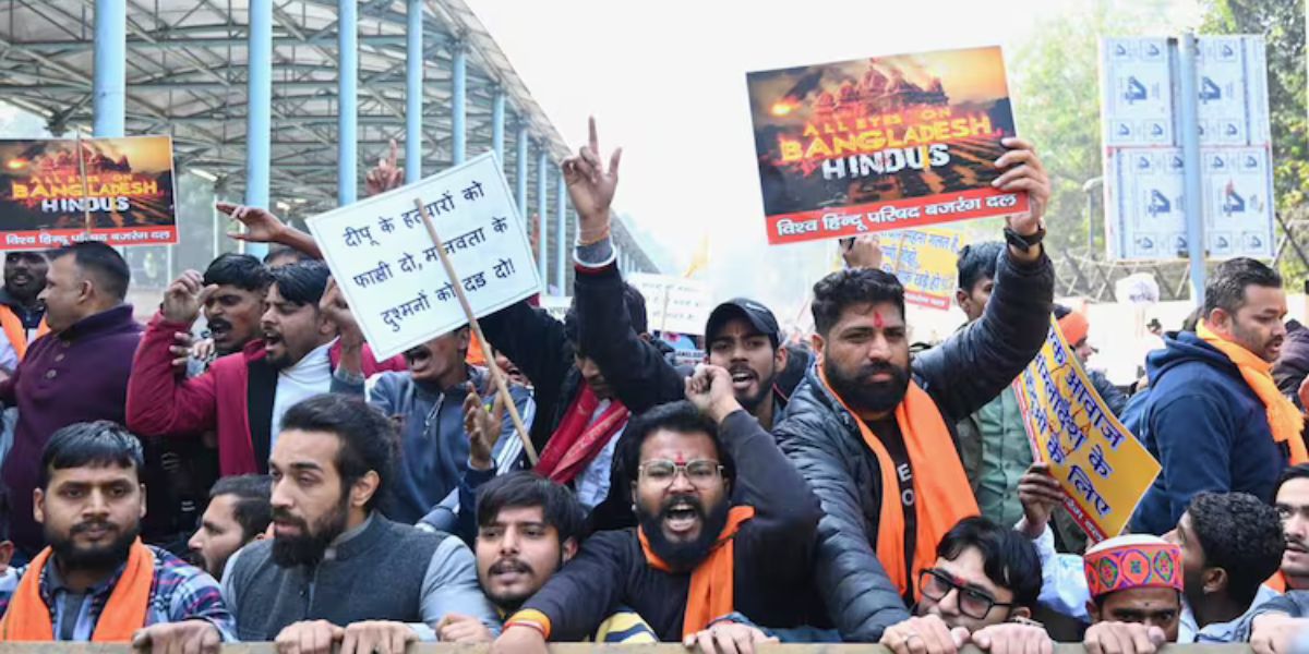 bajrang-dal-protests-outside-bangladesh-embassy-in-delhi-barricades-break-under-pressure-of-movement