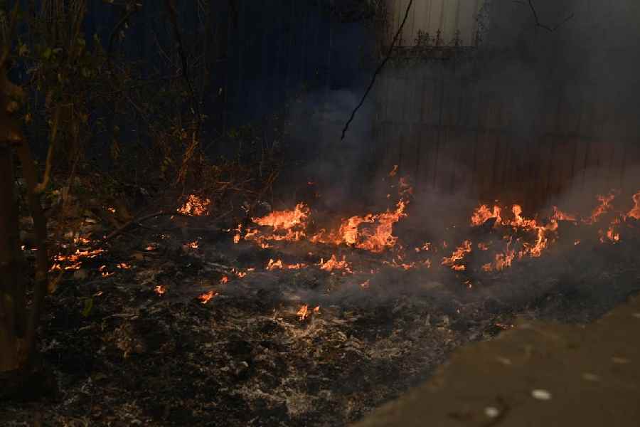 winter-air-pollution-news-plastic-burned-in-the-open-is-highly-toxic-what-do-experts-say-about-kolkatas-air-pollution