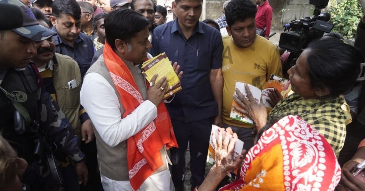 Sukanta Majumdar: “মোদি ক্ষণজন্মা, তাঁর কথা শুনুন”, আমন্ত্রণপত্র বিলি করতে গিয়ে বললেন সুকান্ত