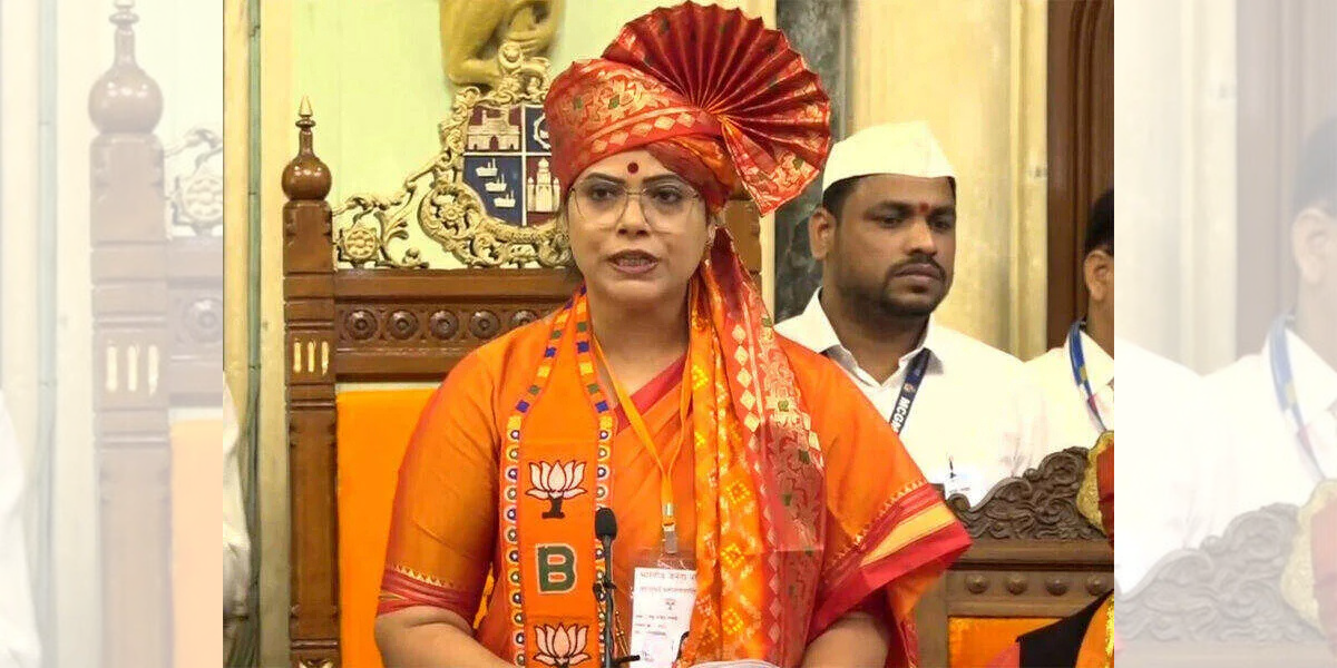 bmc-news-we-will-remove-illegal-bangladeshi-hawkers-from-the-citys-sidewalks-says-mumbai-mayor-ritu-tawde