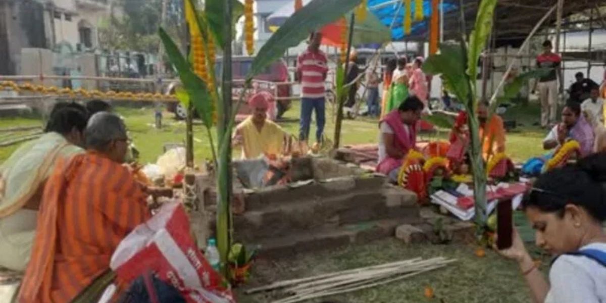 the-ancient-kumbh-mela-tradition-and-culture-flow-seamlessly-at-tribeni-sangam-in-hooghly-district