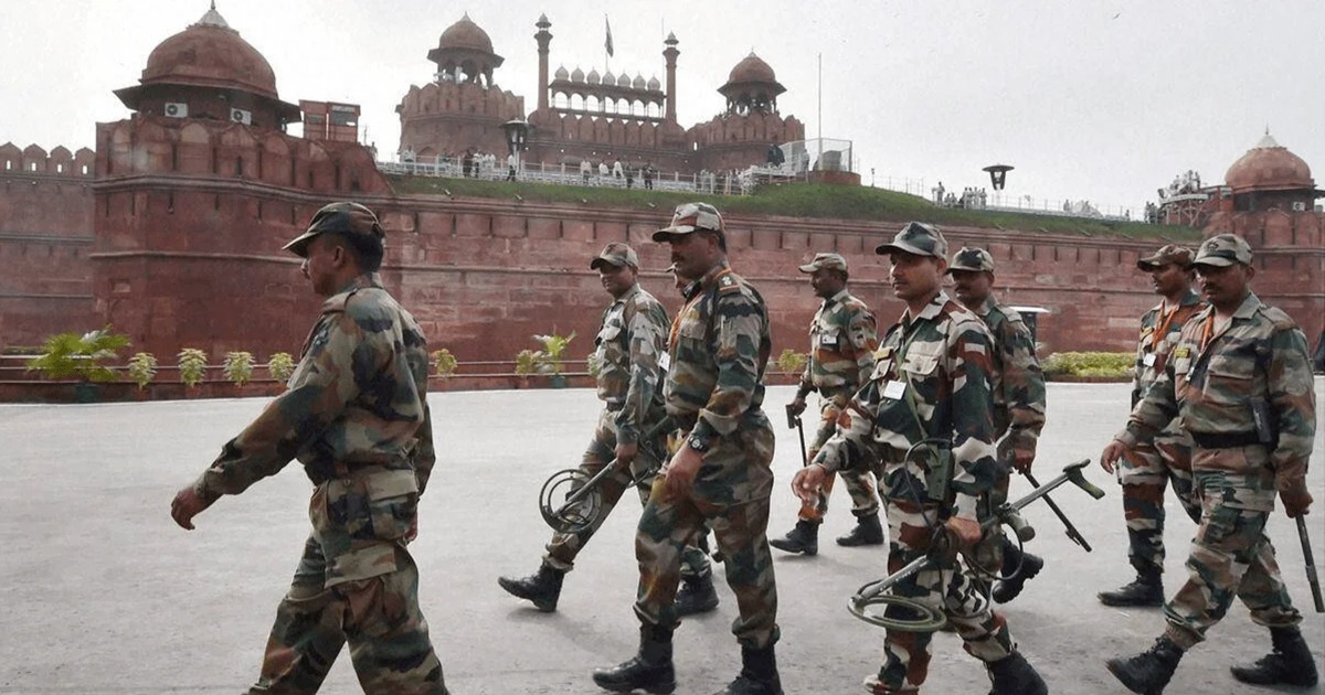 Delhi High Alert After Intelligence Warns of Possible Lashkar-e-Taiba Terror Threat Red Fort and Chandni Chowk Targets