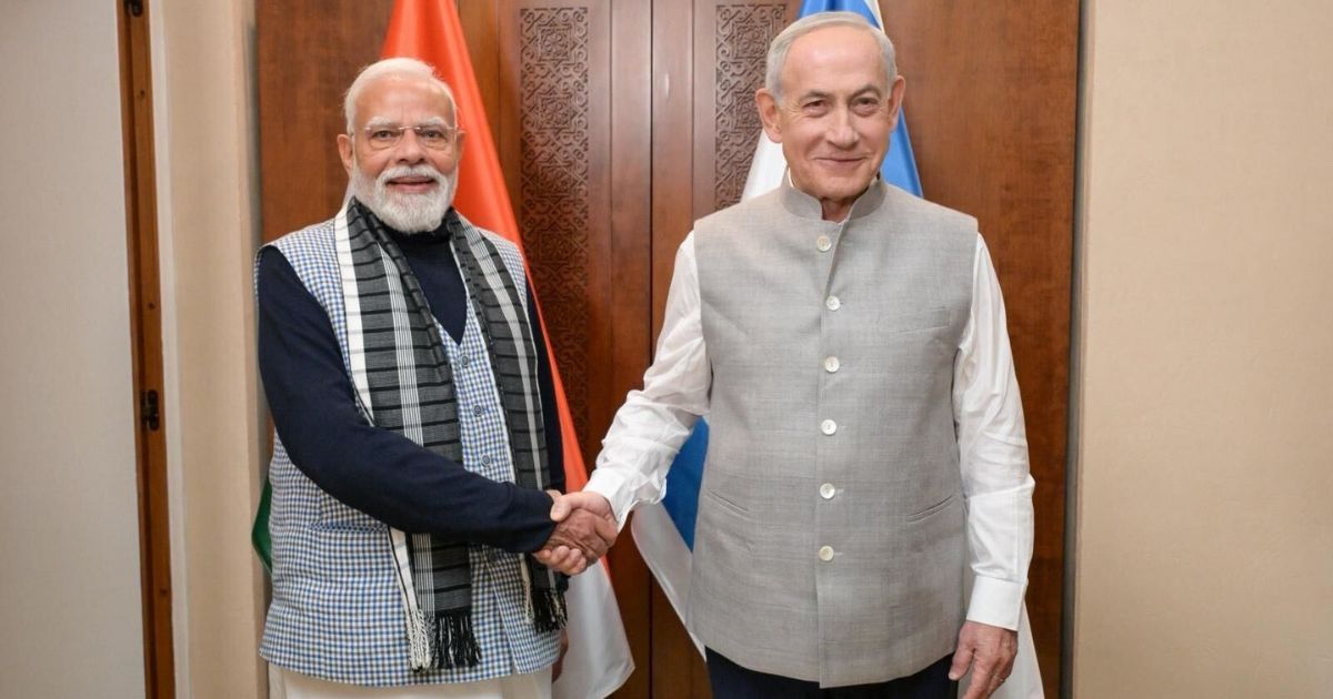 Benjamin Netanyahu turning up in traditional Indian attire ahead of joint dinner