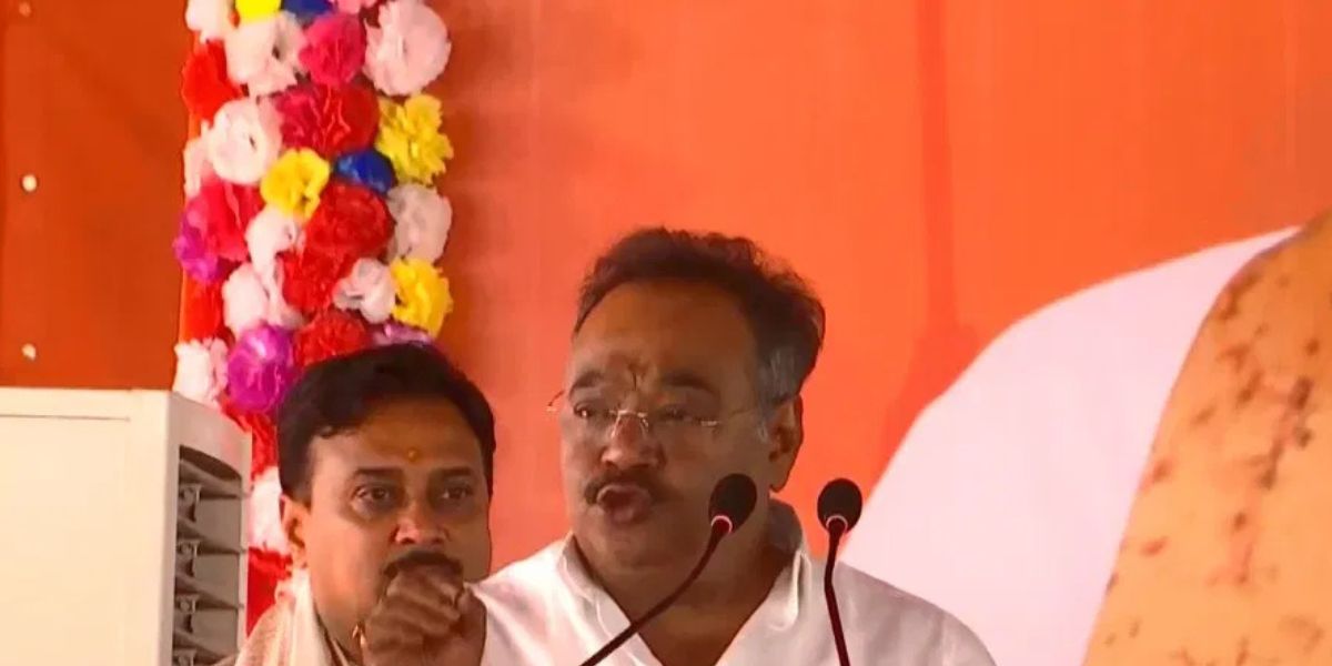 shamik-bhattacharya-reminds-mamata-of-old-days-while-standing-next-to-rajnath-singh-in-amta