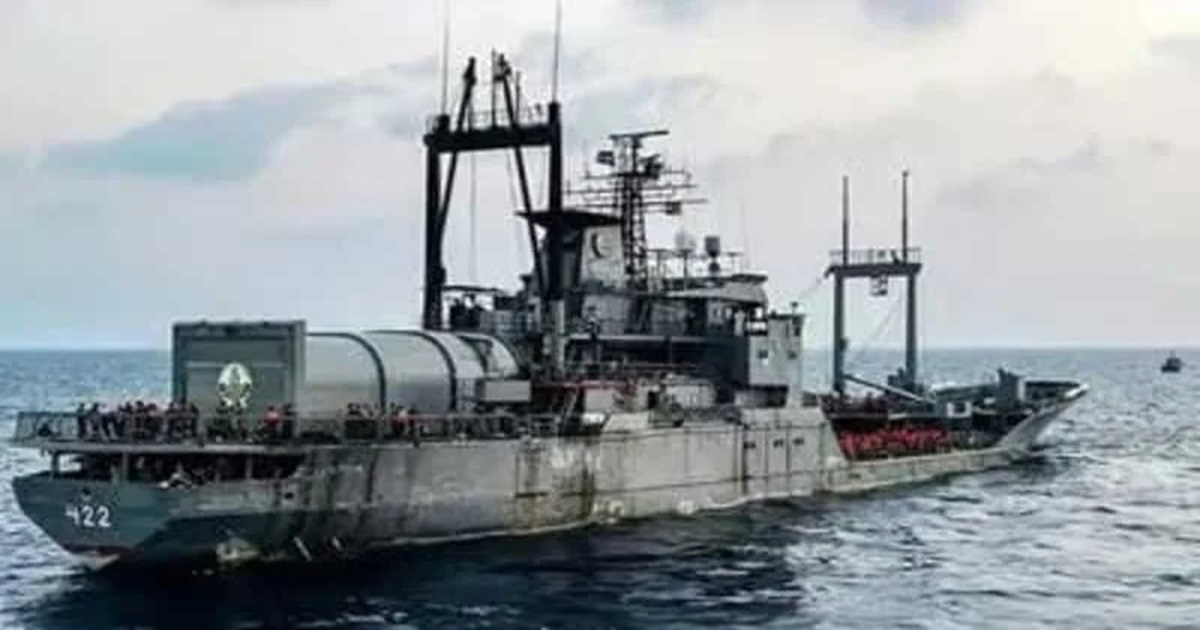 iris lavan at kochi india grants docking to iran's ship after us sinks frigate iris dena