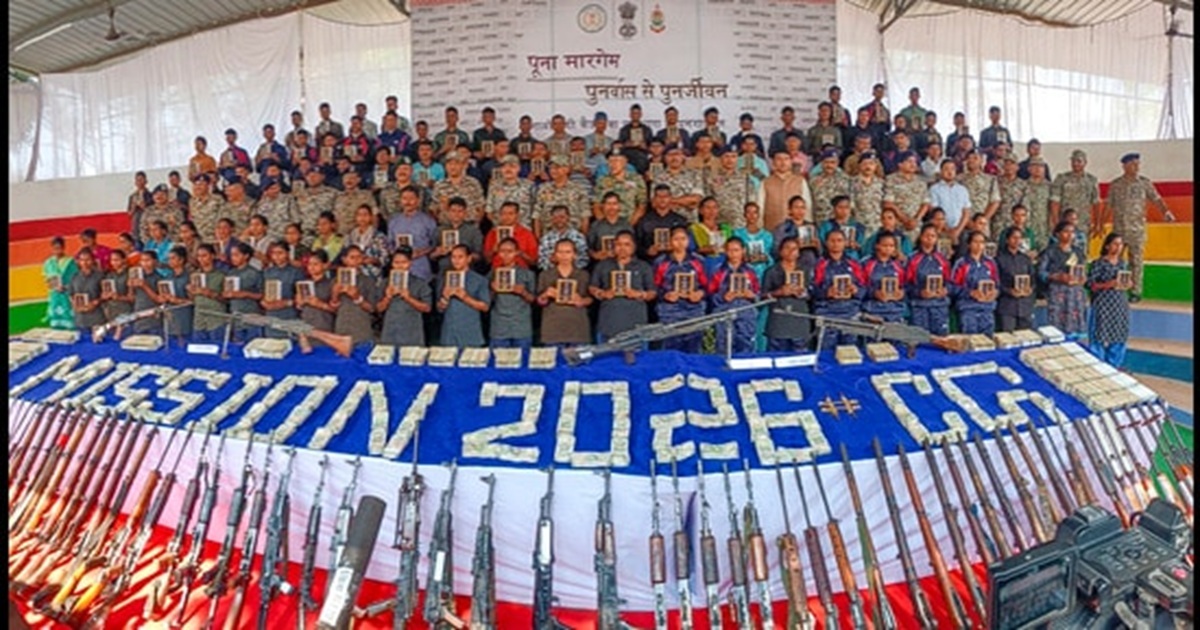 Maoists surrender in bastar