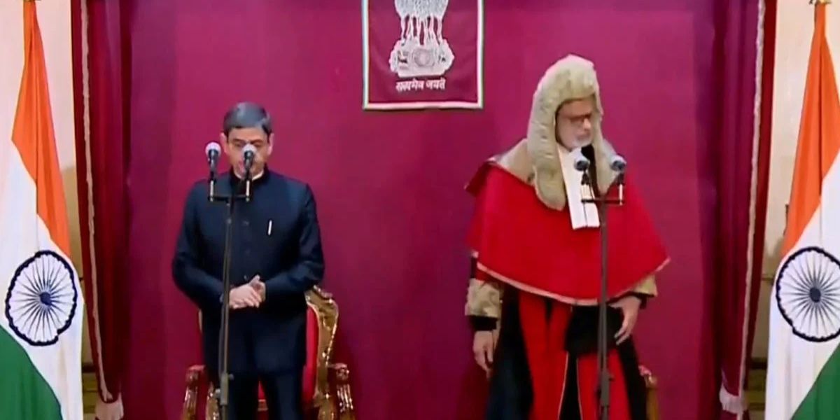 West Bengal Governor: লোকভবনে পশ্চিমবঙ্গের নতুন রাজ্যপাল হিসেবে শপথ নিলেন আরএন রবি