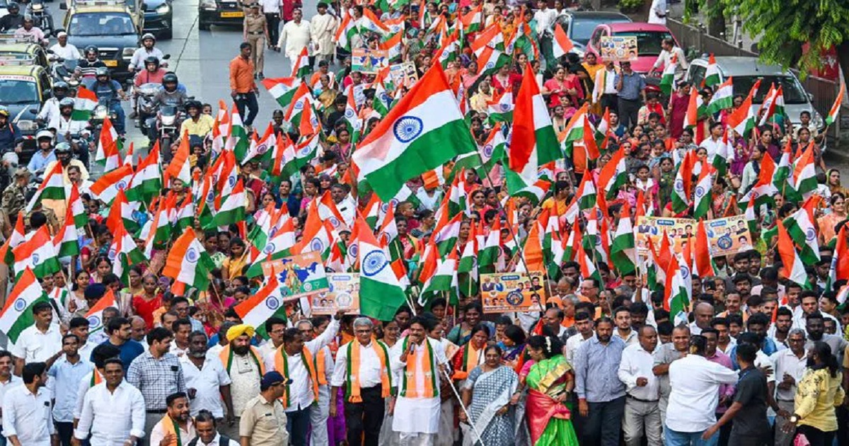 Akashvani broadcasts full six stanza of vande mataram