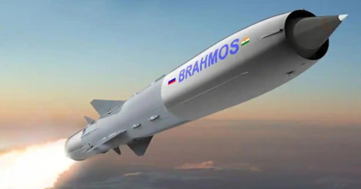 800 km BrahMos-LR: শত্রুর গভীরে আঘাতের প্রস্তুতি! ৮০০ কিমি পাল্লার ব্রহ্মোস কিনতে চলেছে ভারতীয় সেনা?