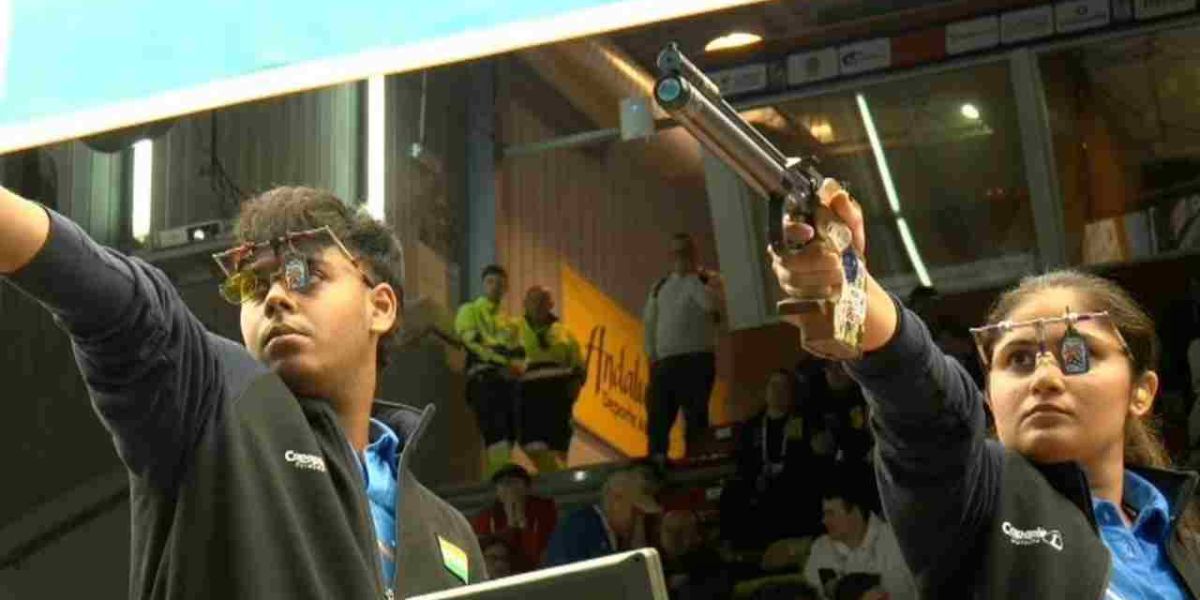 vinning gold with a world record palak gulia and mukesh nelavalli hoist the tricolor at the issf world cup
