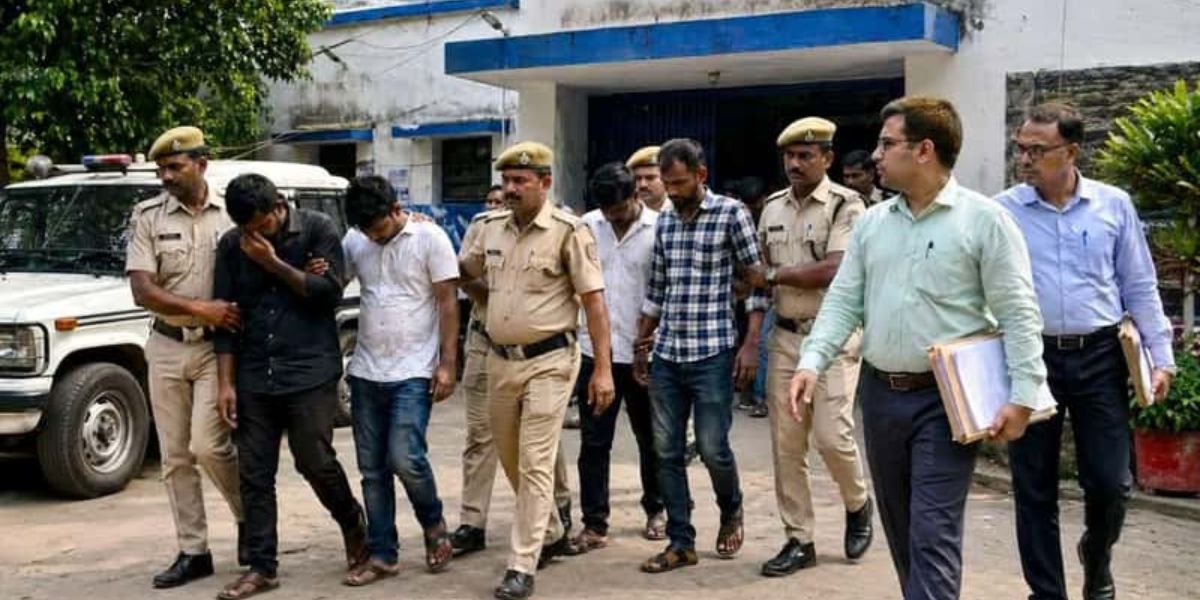 Election Commission India: শান্তিপূর্ণ ভোটের লক্ষ্যে দ্বিতীয় দফার আগে প্রশাসনিক তৎপরতা তুঙ্গে, ২৪-ঘণ্টায় রাজ্যজুড়ে ১০৯৫ দুষ্কৃতী গ্রেফতার