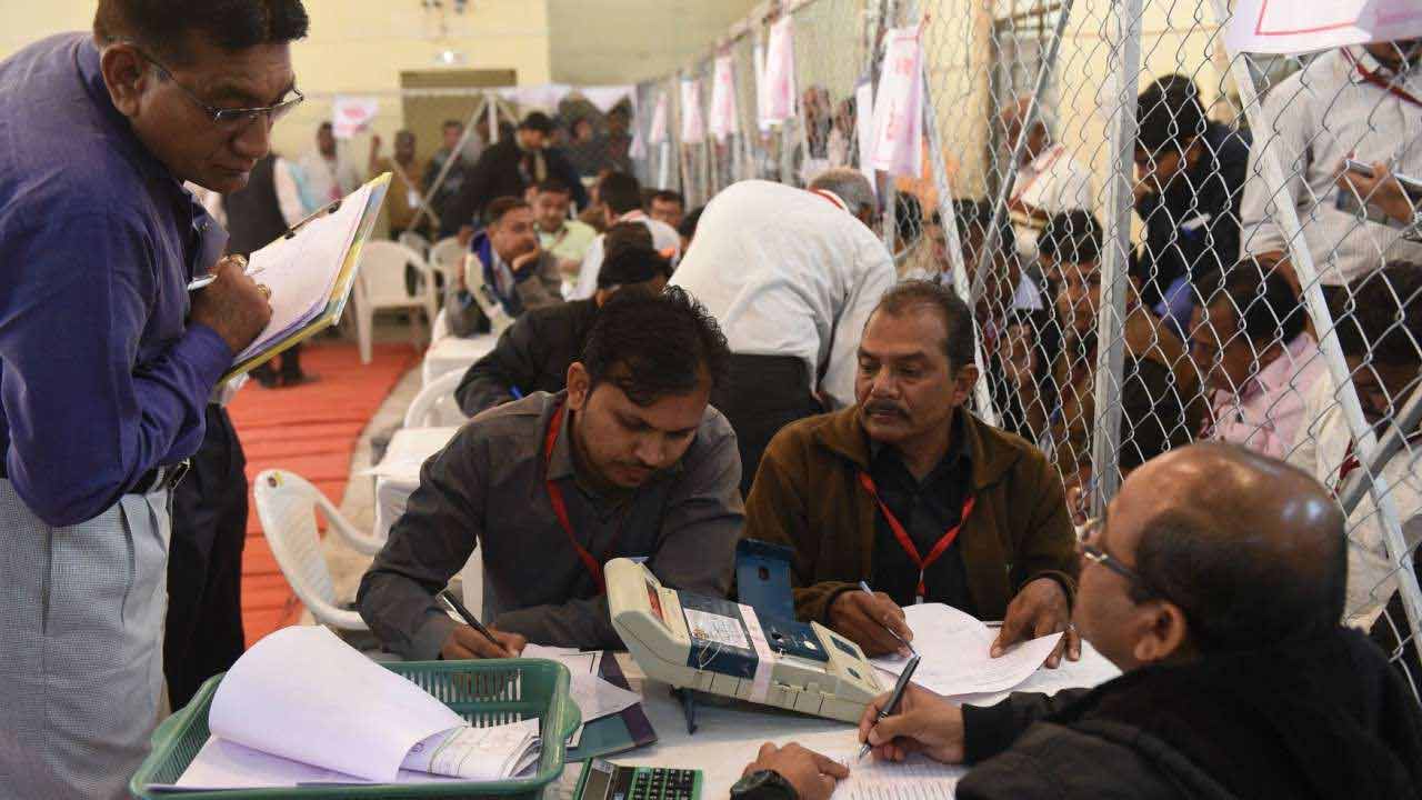 West Bengal election 2026: ৪ মে সকাল ৮টা থেকে গণনা শুরু, কারা সরকার গড়বে স্পষ্ট হবে দুপুর ১২টার মধ্যেই?