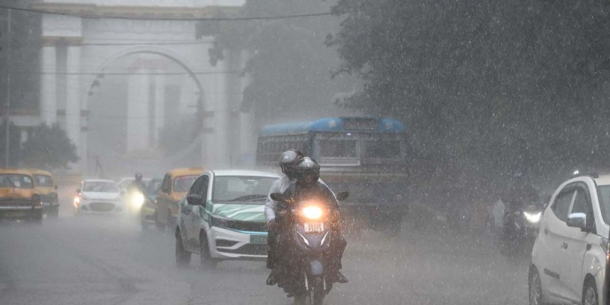 Weather Update: প্রবল কালবৈশাখীতে বিপর্যস্ত কলকাতা-সহ দক্ষিণবঙ্গ, ৬ জেলায় লাল সতর্কতা, দুপুরেই নামল সন্ধ্যা