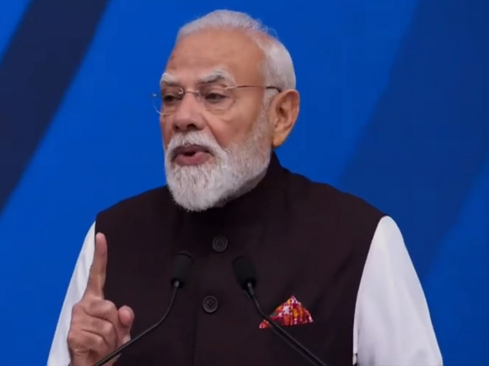 pm-modi-says-india-innovates-for-scale-speed-and-sustainable-future-in-france