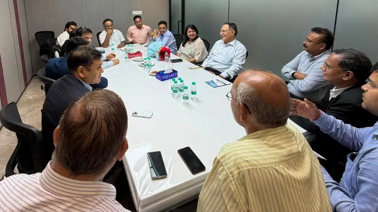 bjp-west-bengal-president-samik-bhattacharya-invites-mumbai-industrialists-to-invest