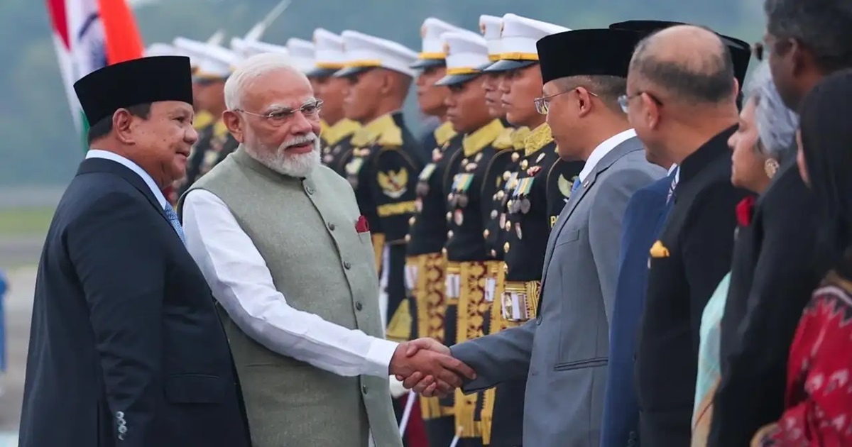 pm modi in jakarta indonesia offers grand welcome fighter jets accompany pm's plane