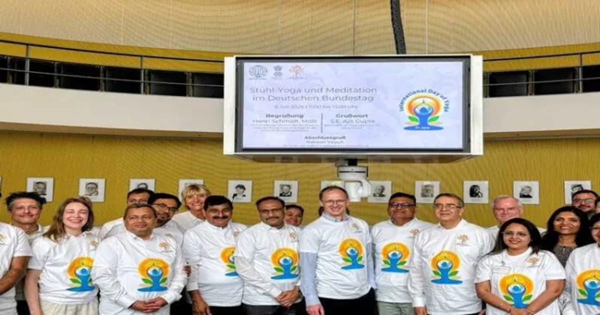 german-parliament-hosts-first-ever-yoga-meditation-session-international-yoga-day