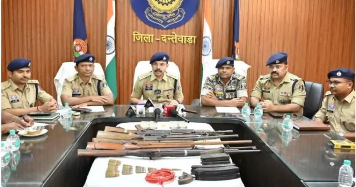 dump-worth-crores-of-rupees-found-in-dantewada-based-on-information-given-by-surrendering-maoists