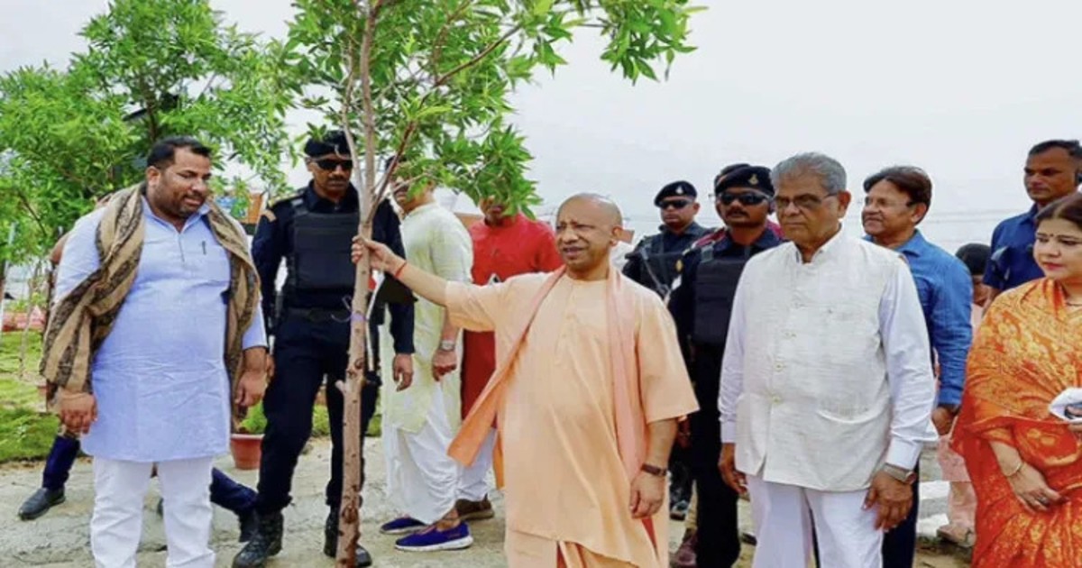 ek-ped-maa-ke-naam-40-crore-saplings-planted-uttar-pradesh-creates-green-history-panchmukh-country-praises-yogi