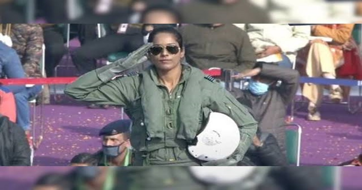 Bhawana kanth makes history as iaf's 1st woman 'top gun' pilot