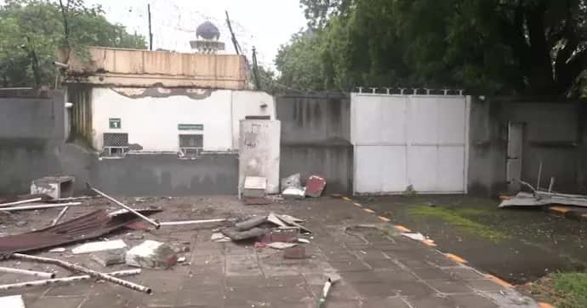 pak high commission delhi in a tit for tat move india removes encroachment