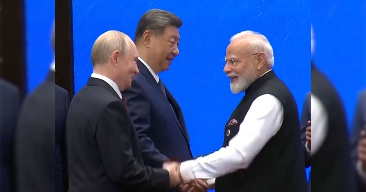 pm-modi-xi-putin-handshake-at-sco-summit