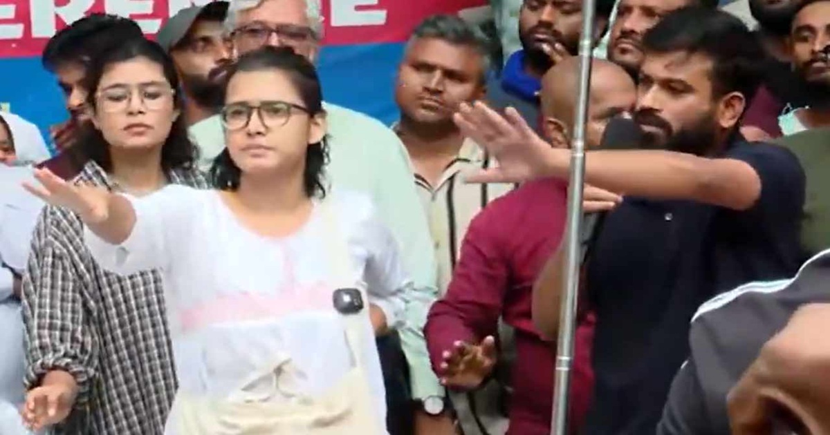 abhijeet dipke neha bora face chaotic situation in their press coference