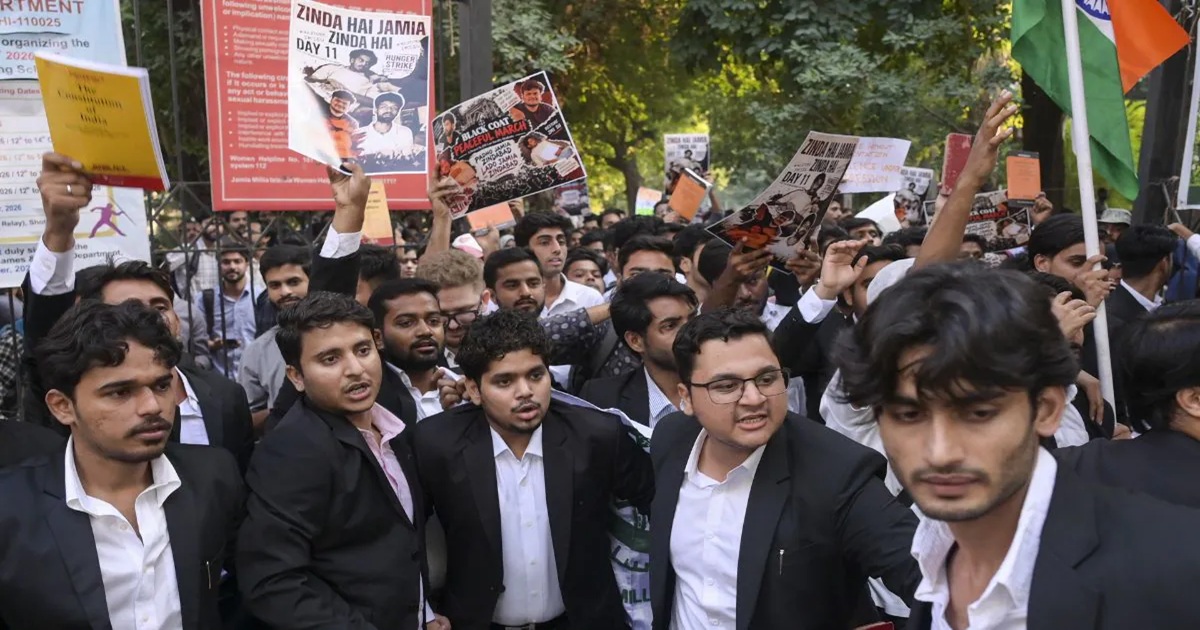 jamia-millia-islamia-students-guards-clash-during-protest