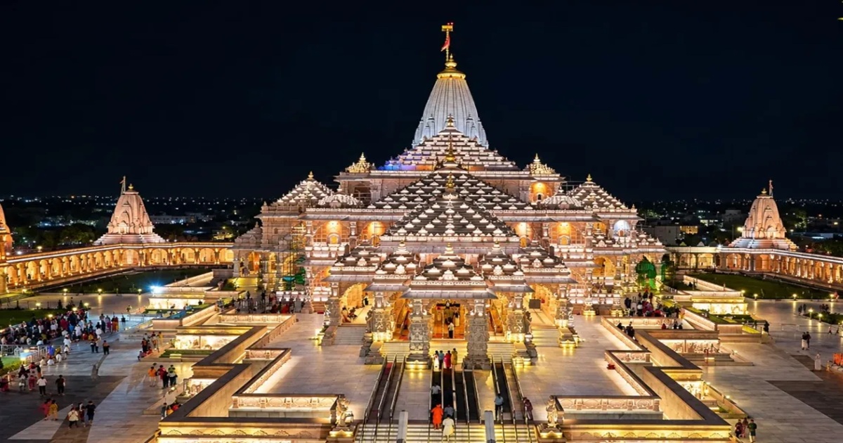 Deepawali in Ayodhya: দীপাবলির আগে আলোকমালায় সেজে উঠল অযোধ্যার রাম মন্দির, নজরকাড়া আলোকসজ্জায় মুগ্ধ ভক্তরা